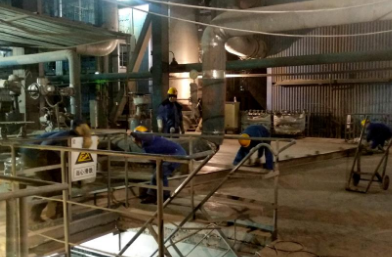 電廠鍋爐檢修組用冠航牌手拉葫蘆吊裝檢修電機